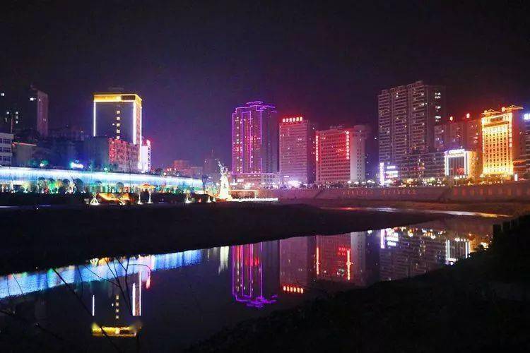 大美旬阳!太极城绚丽夜景尽收眼底,美景如画