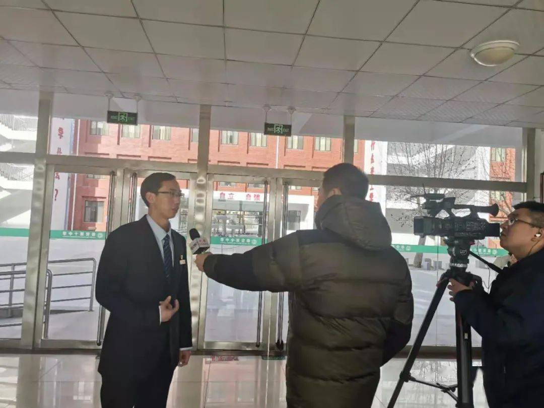 中央电视台记者走进泰安第十中学采访教师孙磊