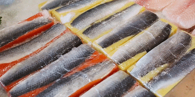 日本进口希鲮鱼既有鱼子清爽脆嫩的口感,又能吃到鱼肉的胶质和鲜甜.