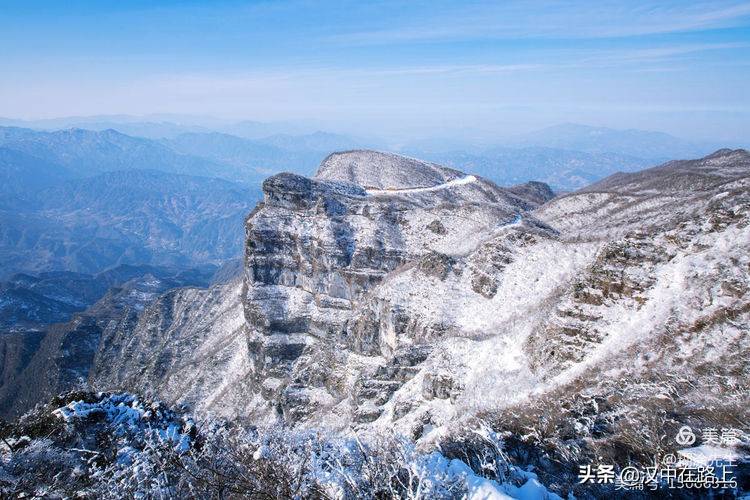 南郑龙头山景区,位于小南海镇小坝村,这里原来是汉中通往四川通江的