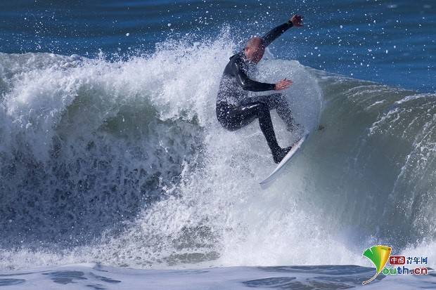 “巨浪基金”炒股骗局：假私募搭山寨软件 股民