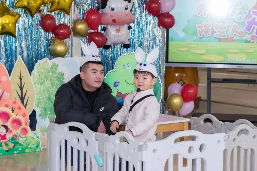 秀决赛武宁路小学党支部书记陈琦,区教育学院学前教研室主任周骏蔚