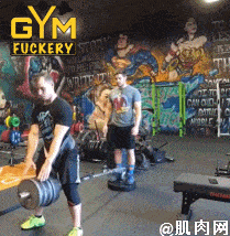 男子健身房遭女生致命打鸡这也太太太惨了吧