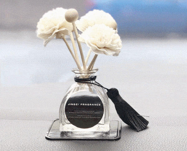 也是一门雅致且内涵深厚的美学艺术 每一滴精油,每一缕芳香 都在诉说