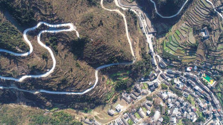 重庆市酉阳土家族苗族自治县楠木乡红庄村,旅游资源禀赋,但长期受制