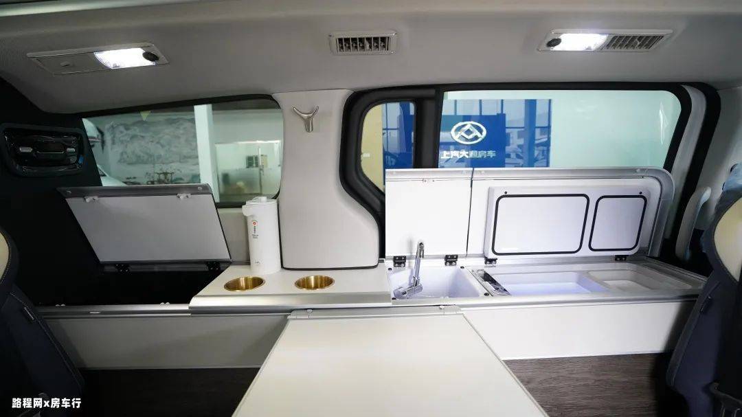 上汽大通maxus旅行家g20,"像房车一样的mpv",兼具豪华舒适与多用途