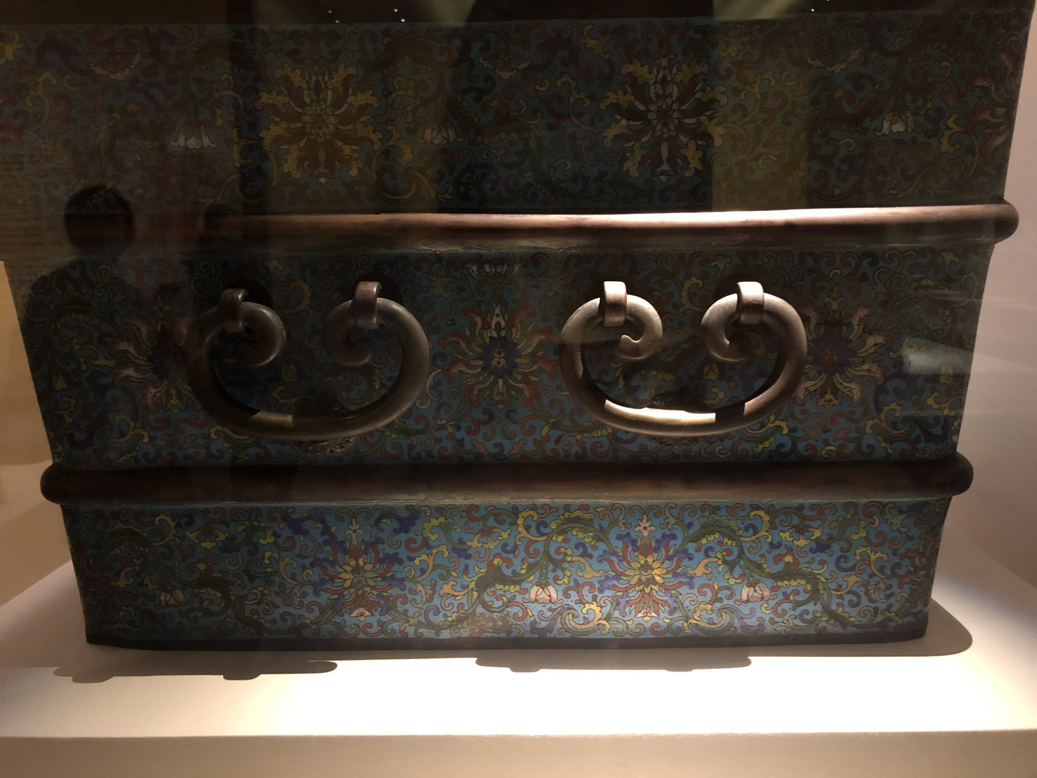 看见文物| 乾隆皇帝的御用物品——掐丝珐琅宝相花大冰箱_搜狐网