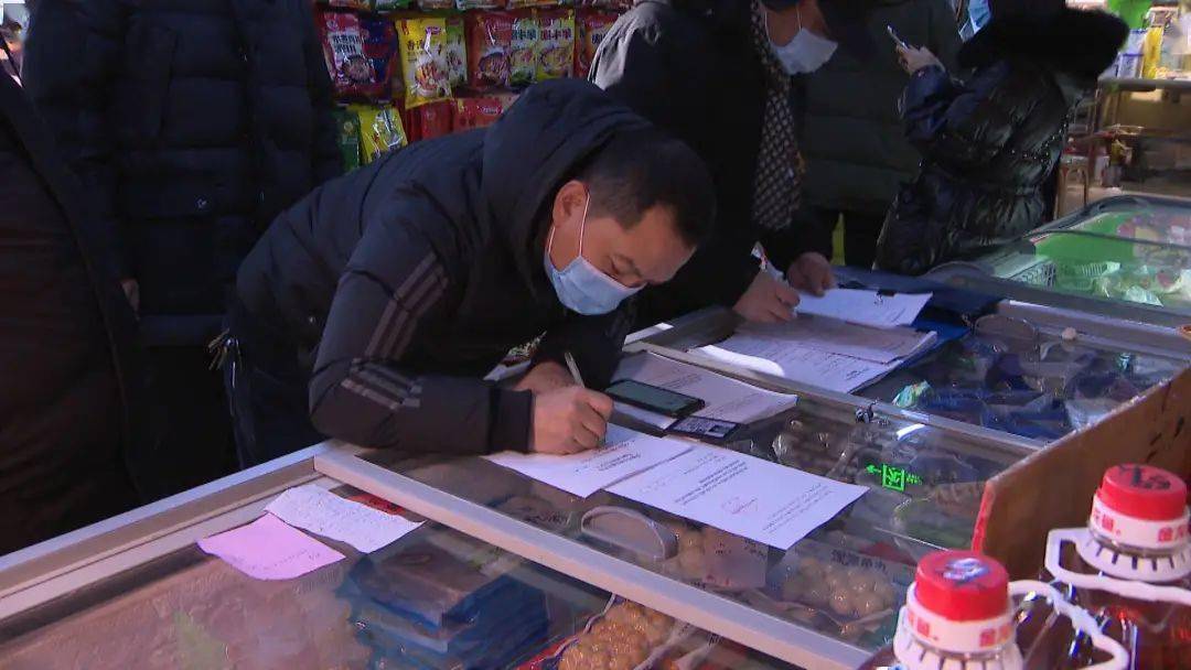 人口与药店比_2021年人口年龄占比图(2)