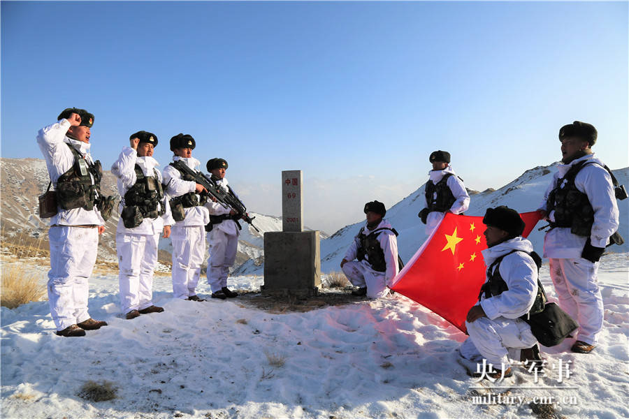 翻雪山过达坂 这就是新疆边防官兵的巡逻路