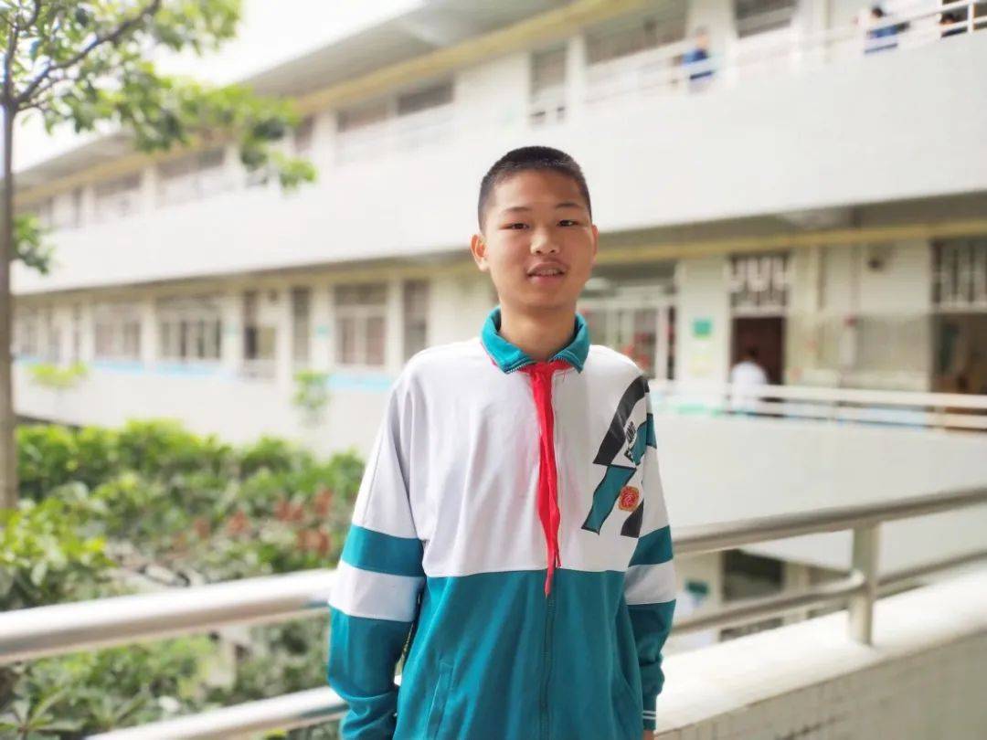 初二8班 李天朗初二8班 陈敏言初二9班 许可初二9班 于士杰艺术源于