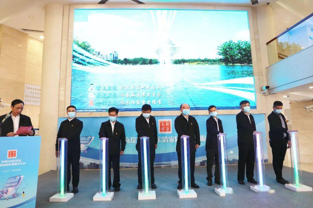 区领导黄景春,梁炳辉,苏延辉,刘敏坚,陈家强,赖丽水参加了"亲清家园"