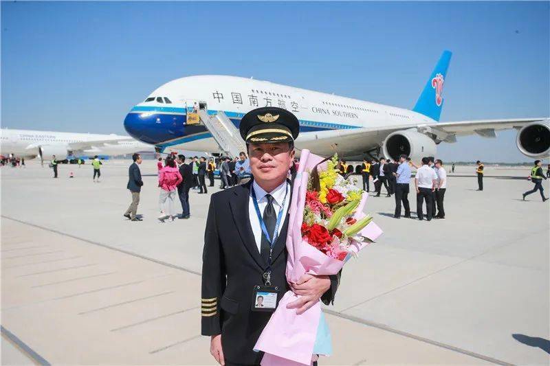 南航张弢机长南航专门选派了曾于2019年5月和2019年9月圆满执行北京