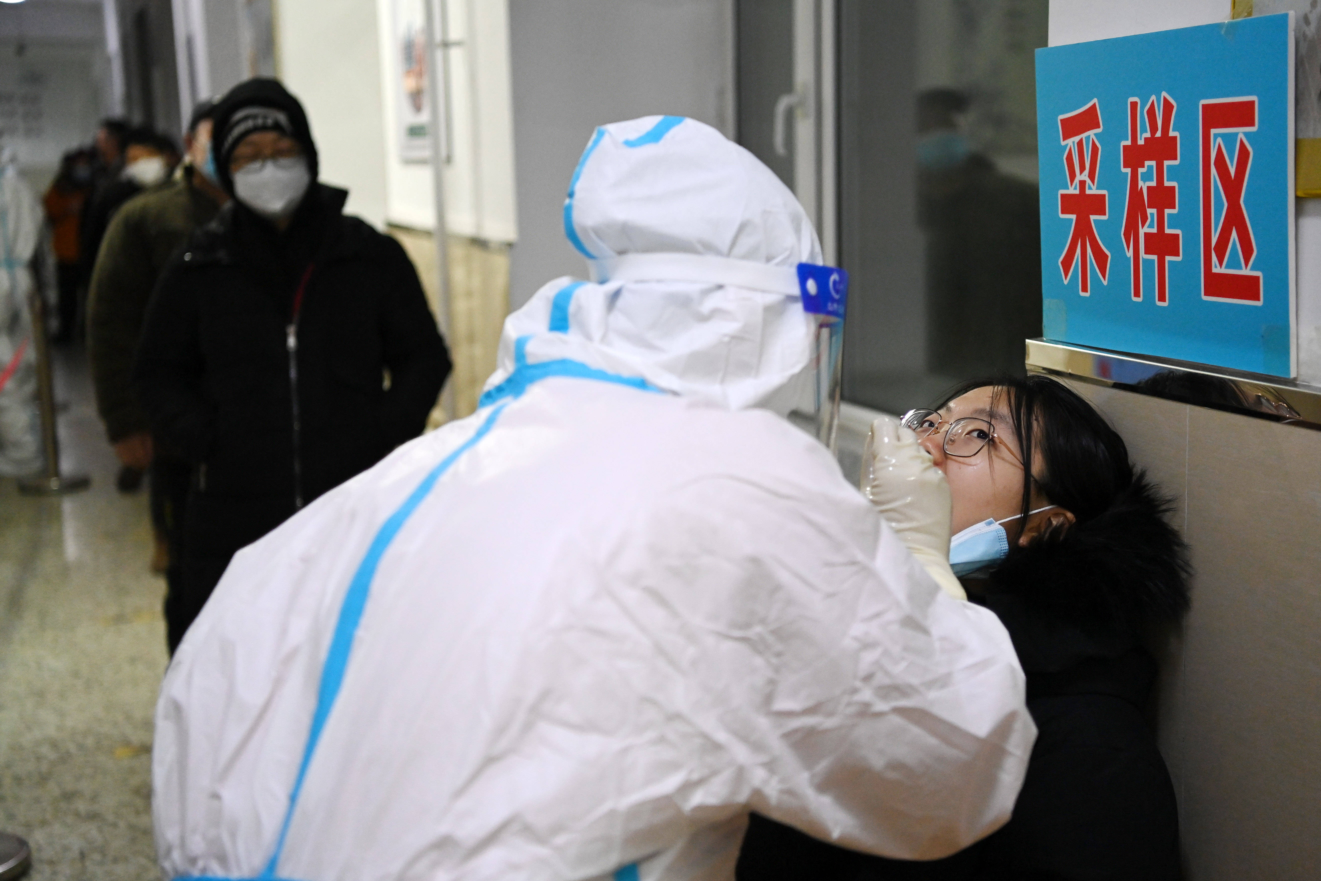 哈尔滨有序组织市民进行核酸检测