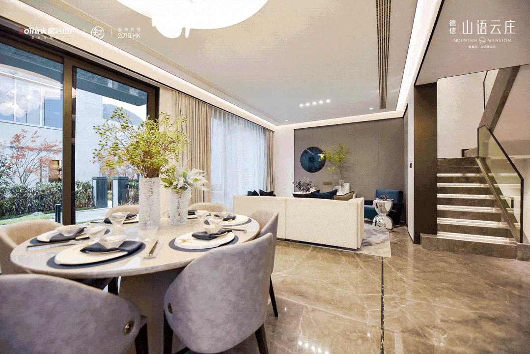 向大面宽,有效地加强了室内空气流通与采光;四季庭院,成为内外空间的