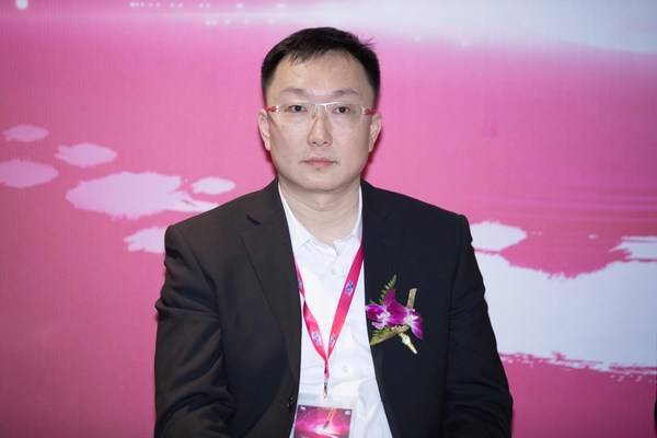 中国初级卫生保健基金会生命绿洲患者援助公益基金秘书长刘晓鹏介绍"