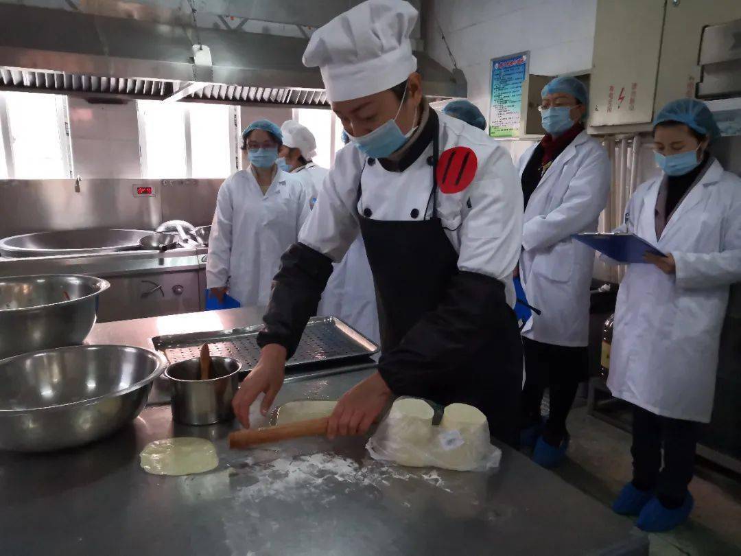 展厨艺亮风采西昌市蓝天幼儿园第六届厨房人员岗位练兵活动