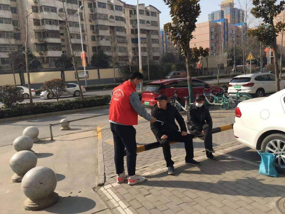 社会实践风采实纪十五护理系微尘志愿队发放口罩活动