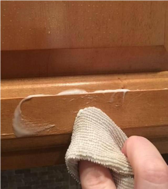 她在洗发水里加了一点小苏打,没想到……_混合