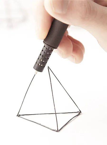 【设计师】世界上最小的3d打印笔,能绘制出三维艺术品