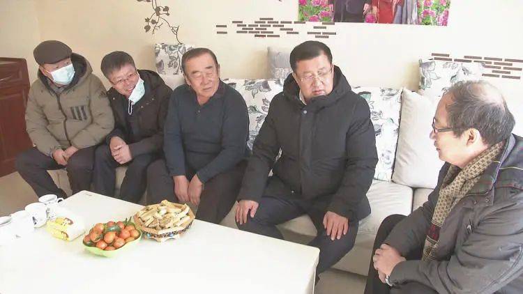 1月29日,扎鲁特旗人大常委会党组书记吴青海,旗委常委,副旗长莫日根