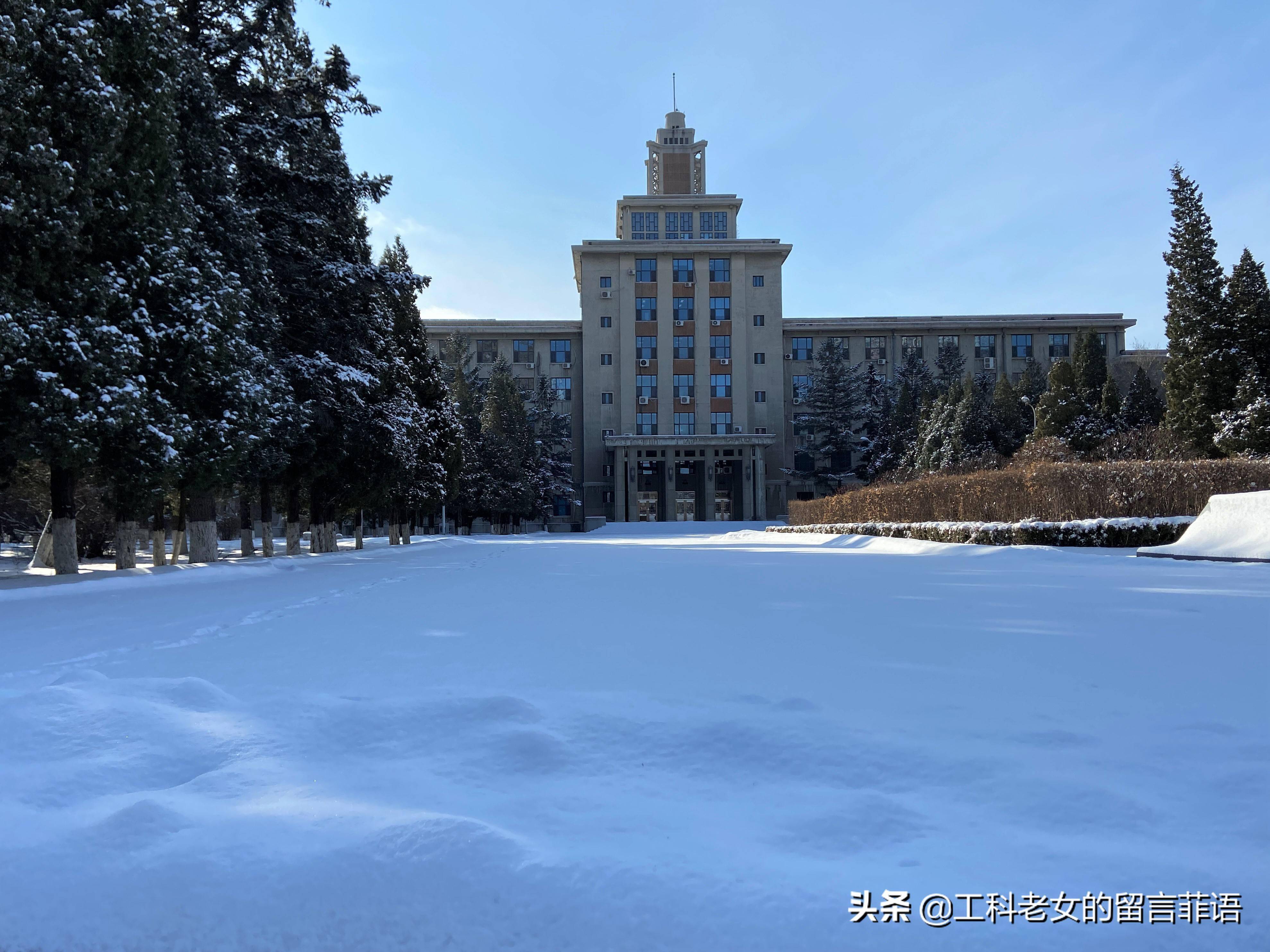 东北大学雪景老建筑在雪后更好看