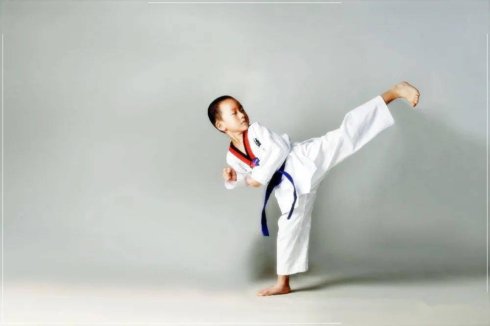 "跆拳道的根源"所指的是利用身体各个部位做出的步法,格挡,站姿,拳法