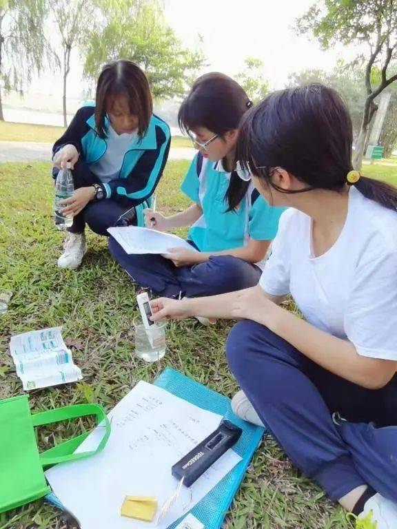 师生共育科技之花侨中收获创新硕果