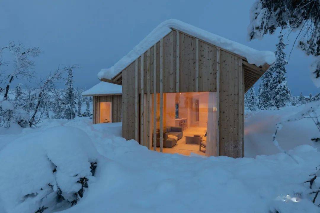 温暖舒适,雪山上的传统木屋新篇章_小屋