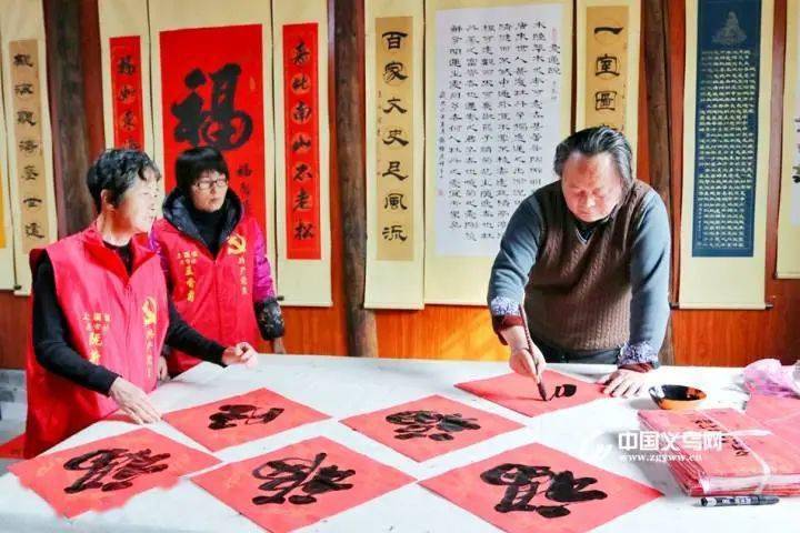 2月1日中午,刚吃了午饭,义乌市上溪镇荷市村村民陈振宏就来到村文化