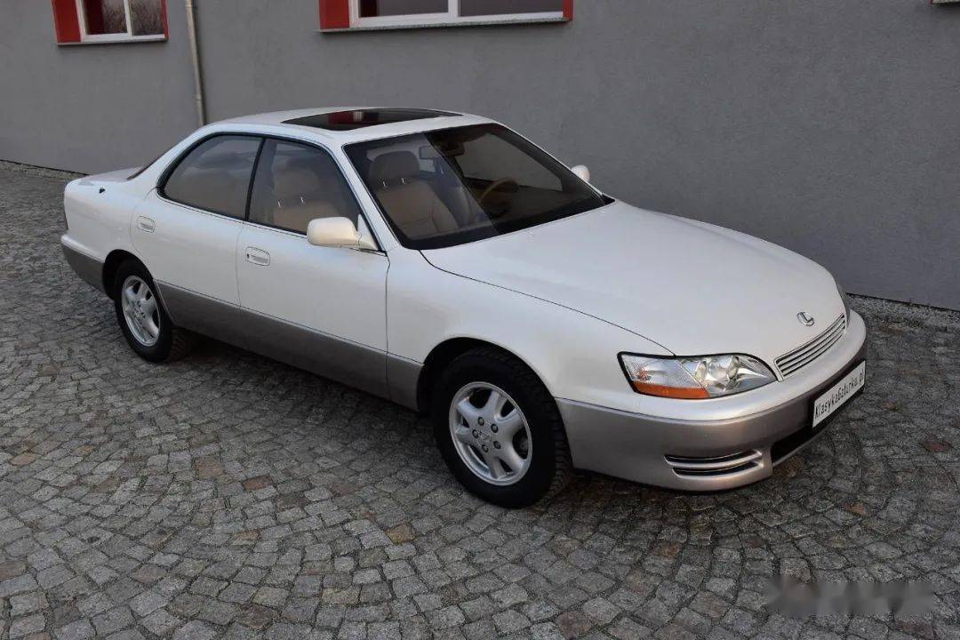 1993款雷克萨斯es300,04款雷克萨斯es300 州凤凰城市购买了这辆车,1993年他回瑞士时这辆车也他被带回了瑞士