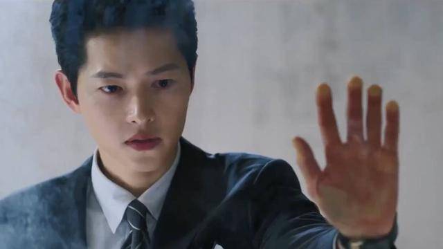 宋仲基爱情喜剧《文森佐》发布角色海报
