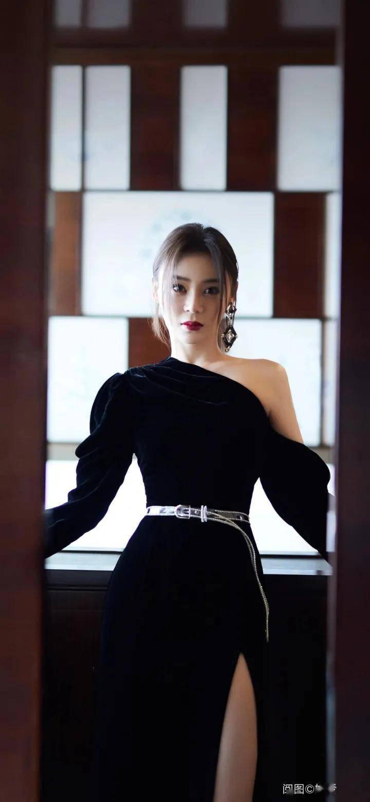 美女明星气质写真图集,时尚靓丽,优雅迷人!