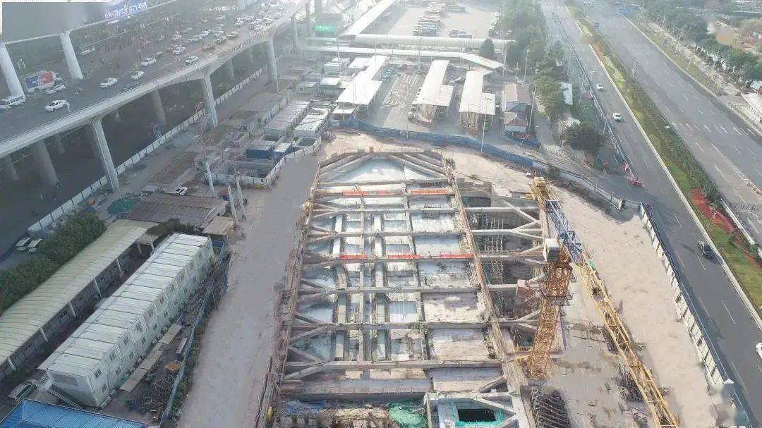 佛山地铁2号线广州南站主体结构顺利封顶至此,17个车站主体施工全部