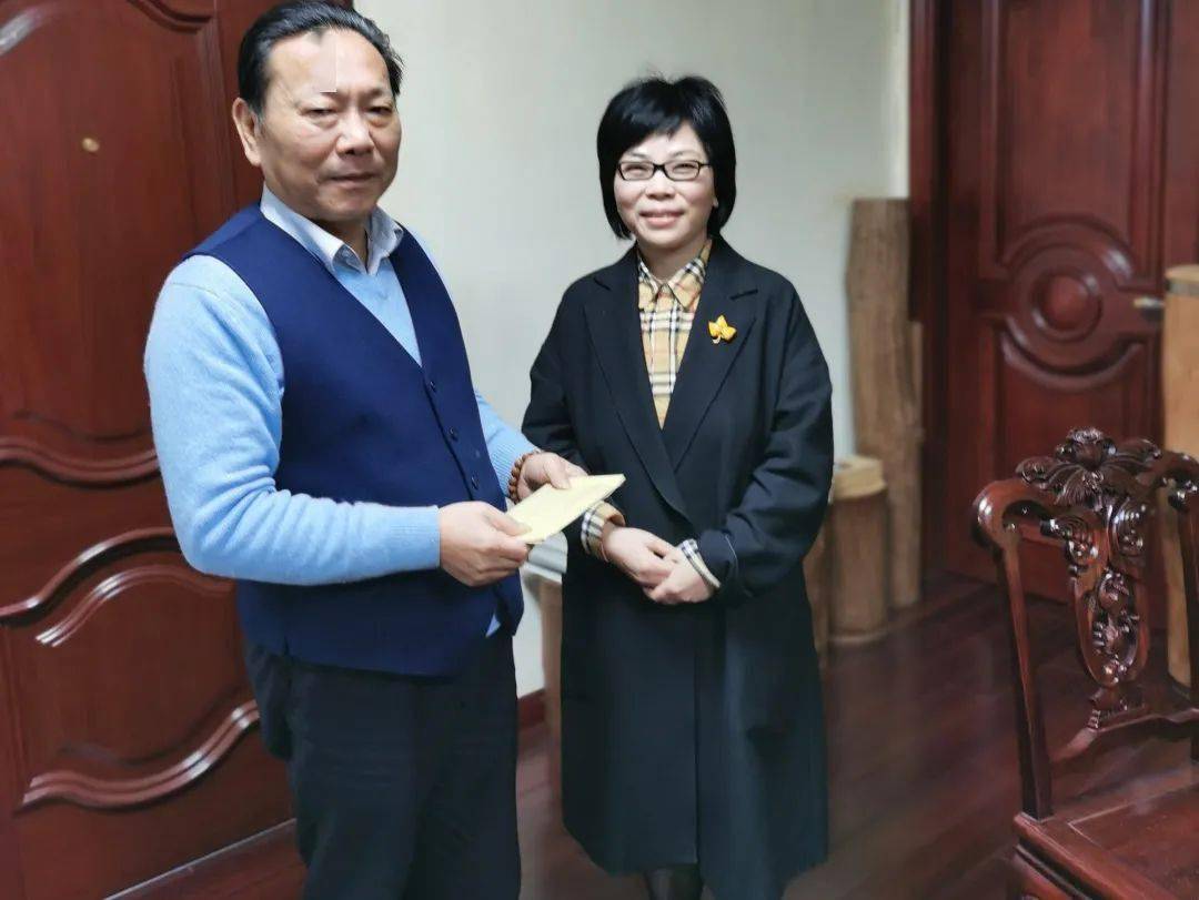 街道党工委书记虞卡娜慰问史汉祥( 太极环保领军人才)