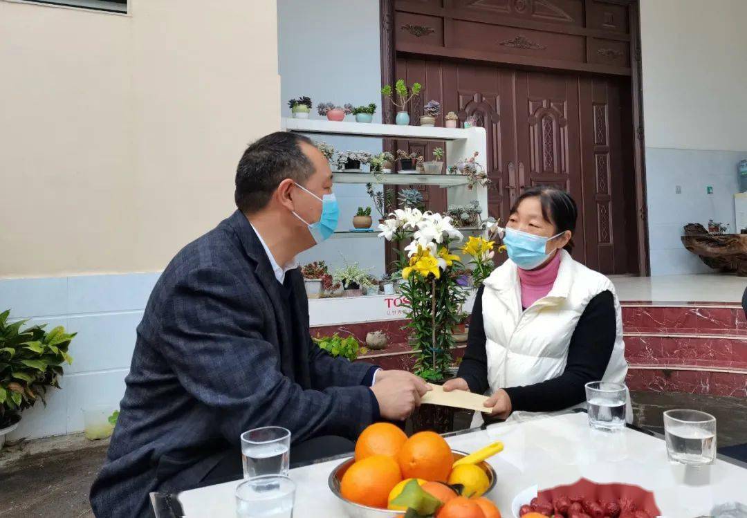 州委组织部常务副部长郑昭慰问优秀共产党员赵家才家属