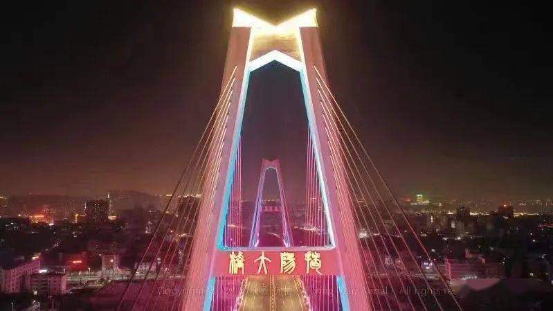 宣布正式通车 揭阳大桥  自2016年动工兴建,经过建设者几年来的不懈