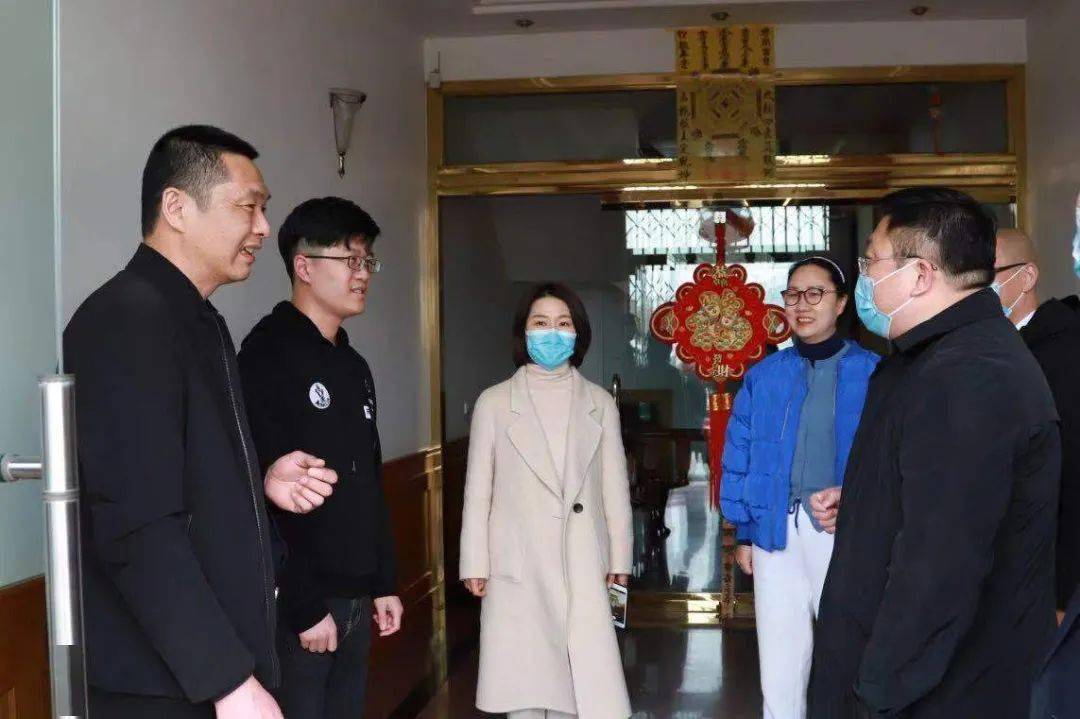 镇党委书记蔡谷走访慰问高岙村人才