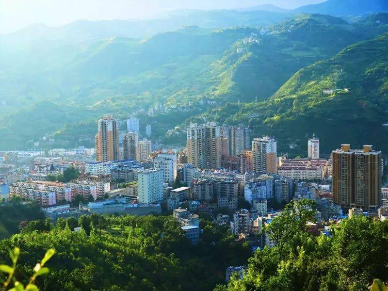 旬阳市人民政府驻城关镇瑞莲路5号.旬阳市由陕西省直辖,安康市代管.