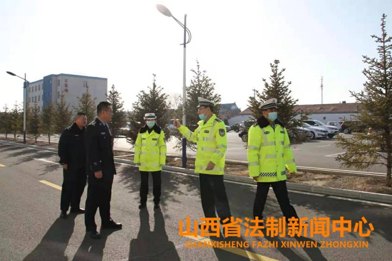 大同市左云县公安局政委崔永东深入交警大队亲切慰问一线执勤民警