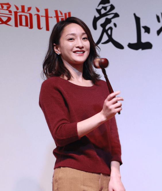 中年女人穿出气质更重要,学周迅化繁为简,基础款也能搭出高级感