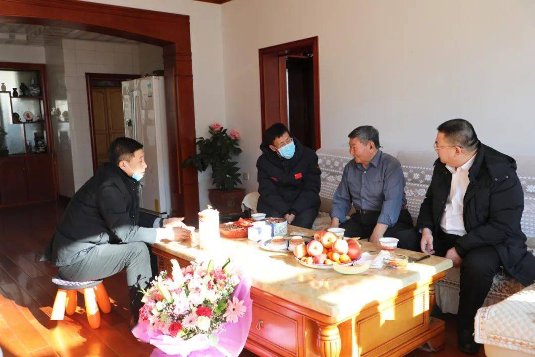 市委副书记,市长岳国栋慰问离退休老干部