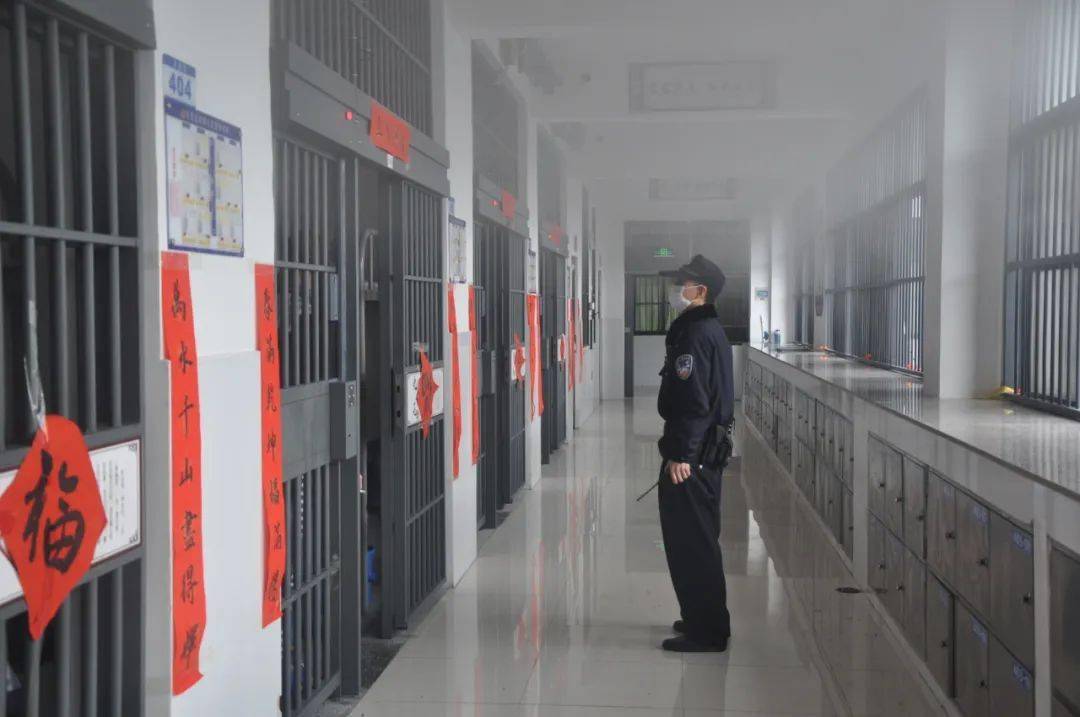 乐昌监狱警察常态化严格落实巡仓制度,确保狱内监管安全稳定.