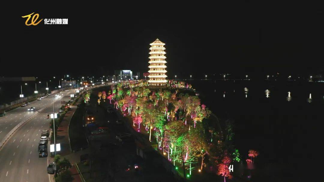 除夕街景应节年味浓 市民欢乐喜庆迎新春_化州