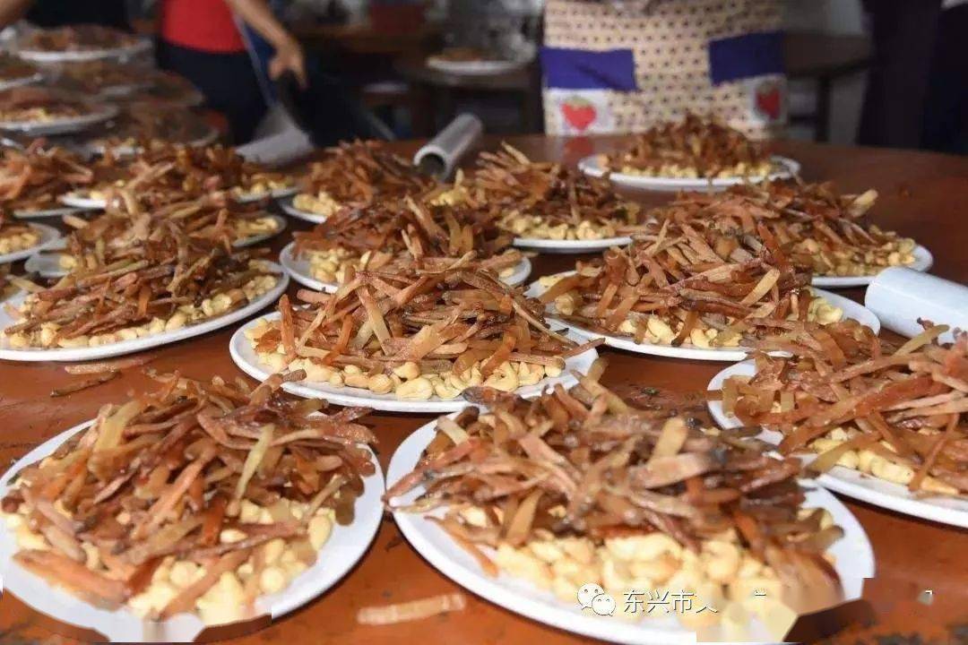 京族十道菜每一道都是京族招牌东兴新年更有味就地过年也精彩