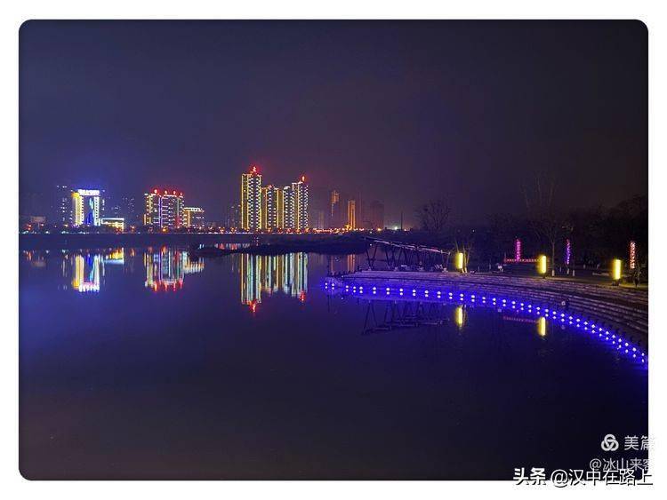 汉中桥北广场夜景年味浓