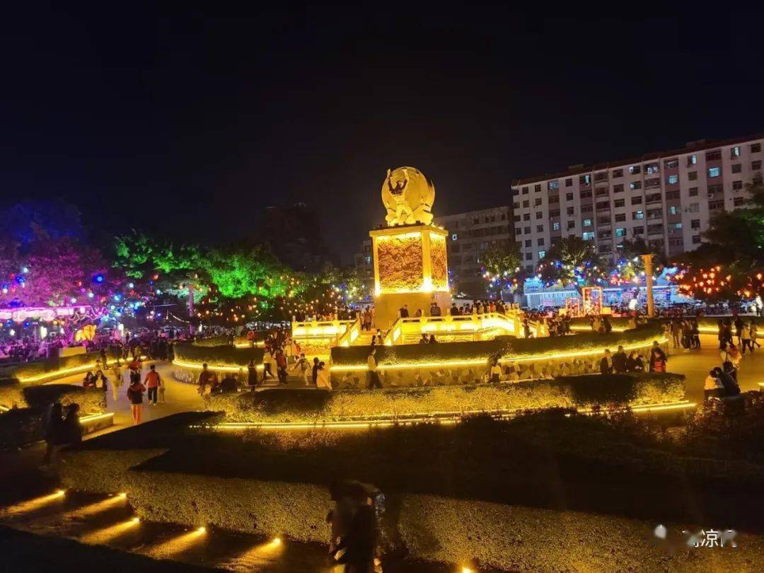 高州春节最美灯饰夜景在这里真是靓爆屏