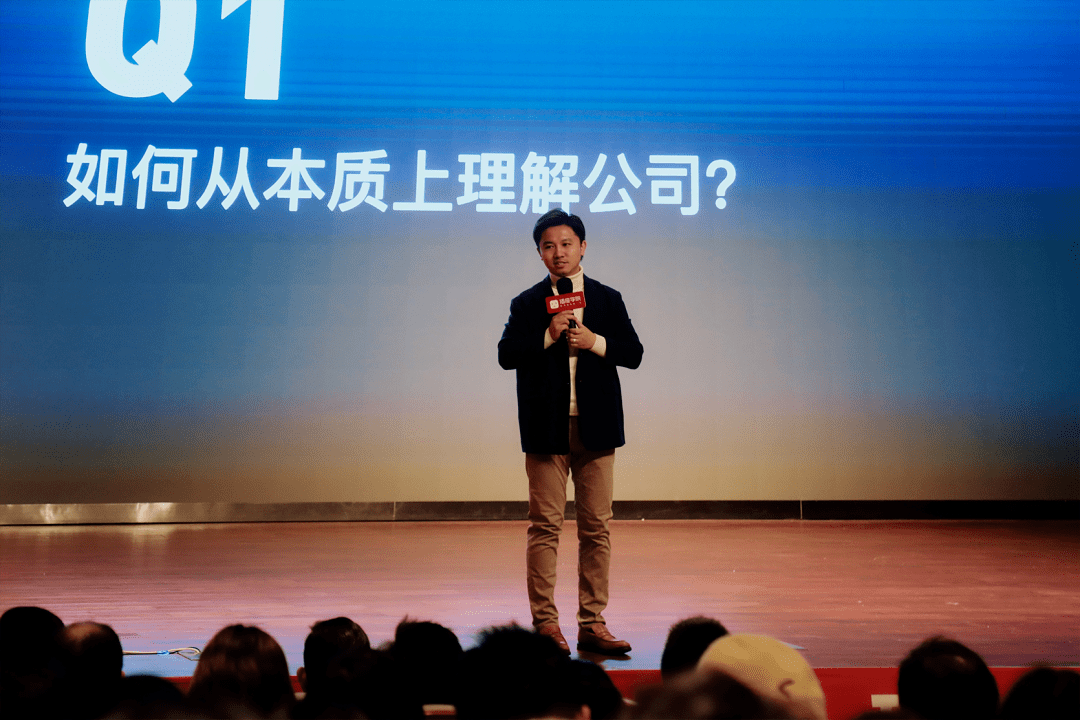 你好,我是何川 250万职场人充电平台插座学院的创始人 ceo.