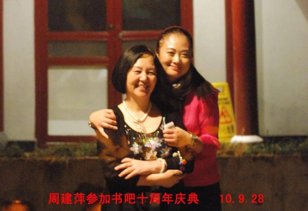 与周建萍和韩美林的儿女们及叶文玲老师在国家博物馆韩美林艺术大展上