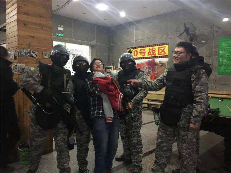 诶?这个是人质?撕票的节奏?反恐精英!彩弹结束后开始镭射!美少女战士!