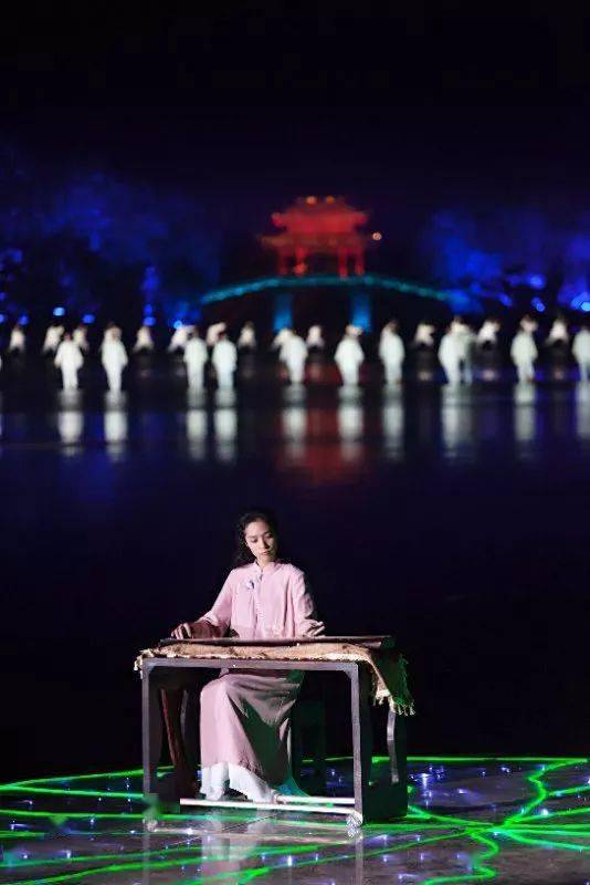 天台美女谢涛节目登上"in zhejiang"全球展播_古筝